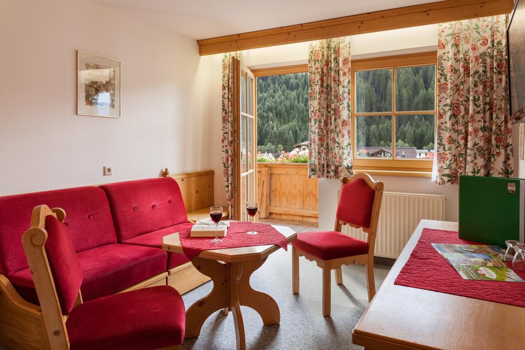 Hotel Garni Hanslerhof " Urlaub Am Bauernhof " جيرلوس المظهر الخارجي الصورة