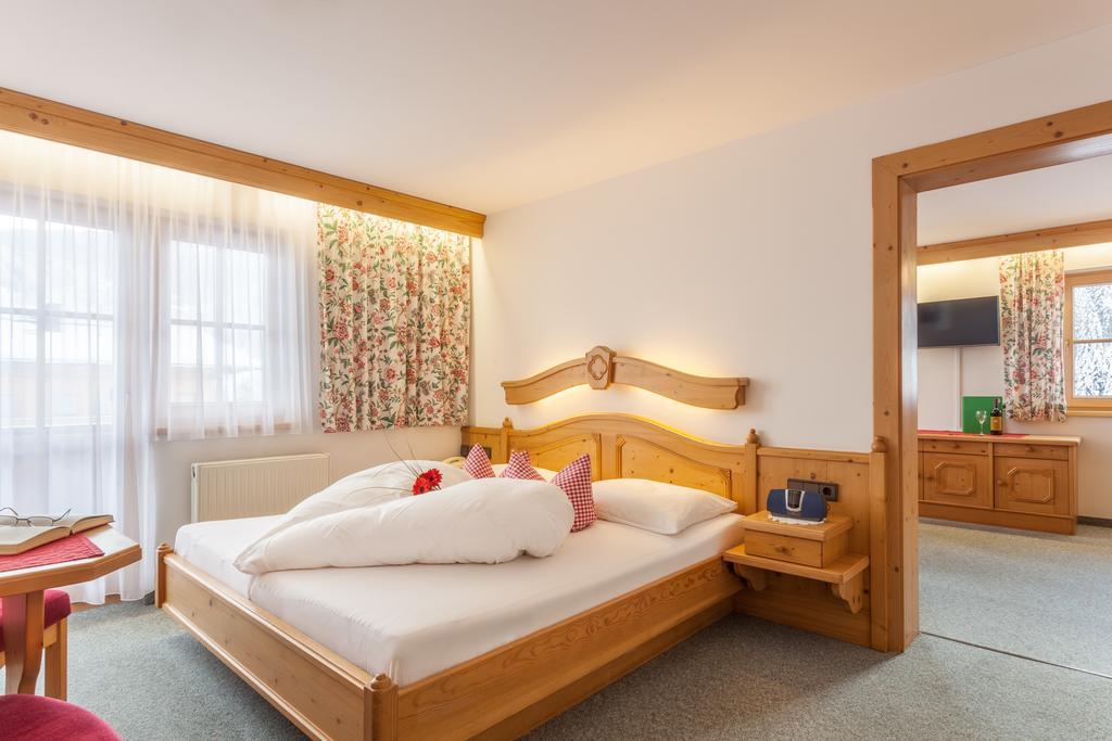 Hotel Garni Hanslerhof " Urlaub Am Bauernhof " جيرلوس المظهر الخارجي الصورة